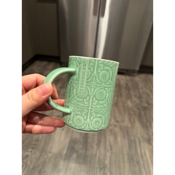 Starbucks Green Embossed Daisy Floral Coffee Mug Cup 12 Fl Oz - Picture 2 of 4